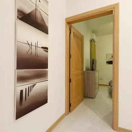Zbg14- Private Entrance First Floor Maisonette Apartmán