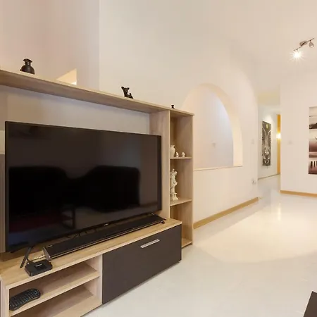 Zbg14- Private Entrance First Floor Maisonette * Żebbuġ