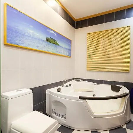 Zbg14- Private Entrance First Floor Maisonette *