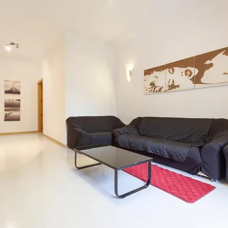 Zbg14- Private Entrance First Floor Maisonette *