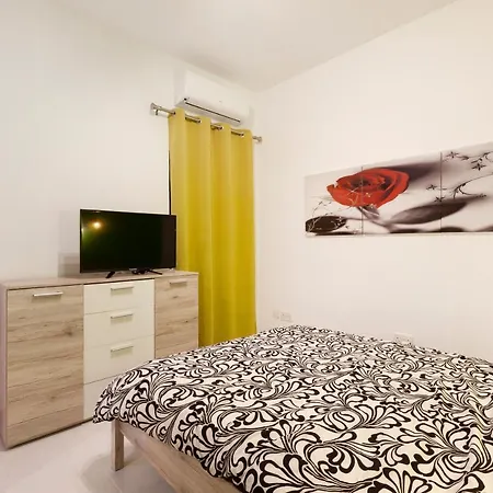 아파트 Zbg14- Private Entrance First Floor Maisonette Żebbuġ