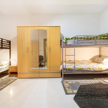 Zbg14- Private Entrance First Floor Maisonette 아파트 Żebbuġ